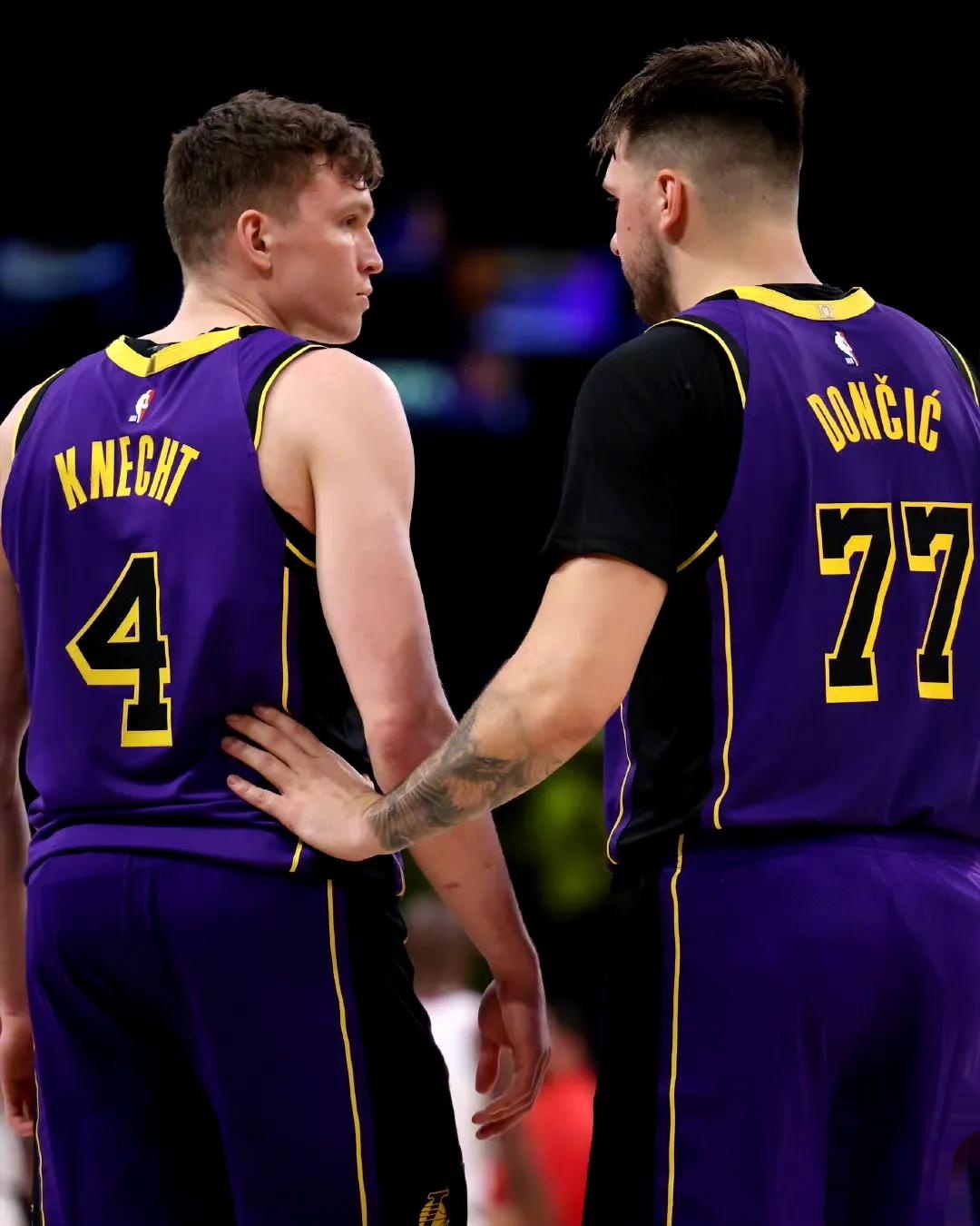 赛前速览:大奖赛半决赛费内巴切对阵洛杉矶湖人,三大看点值得期待 赛前速览:大奖赛半决赛费内巴切对阵洛杉矶湖人,三大看点值得期待